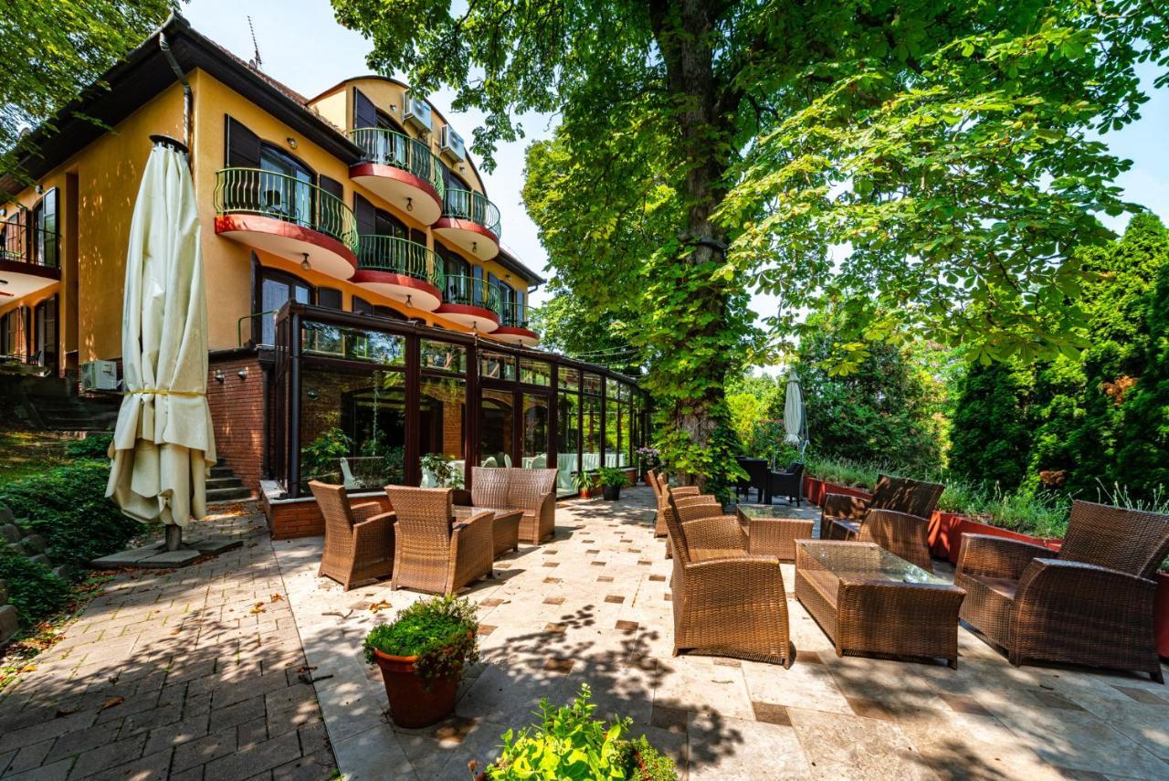 Hotel Bobbio Будапеща Екстериор снимка