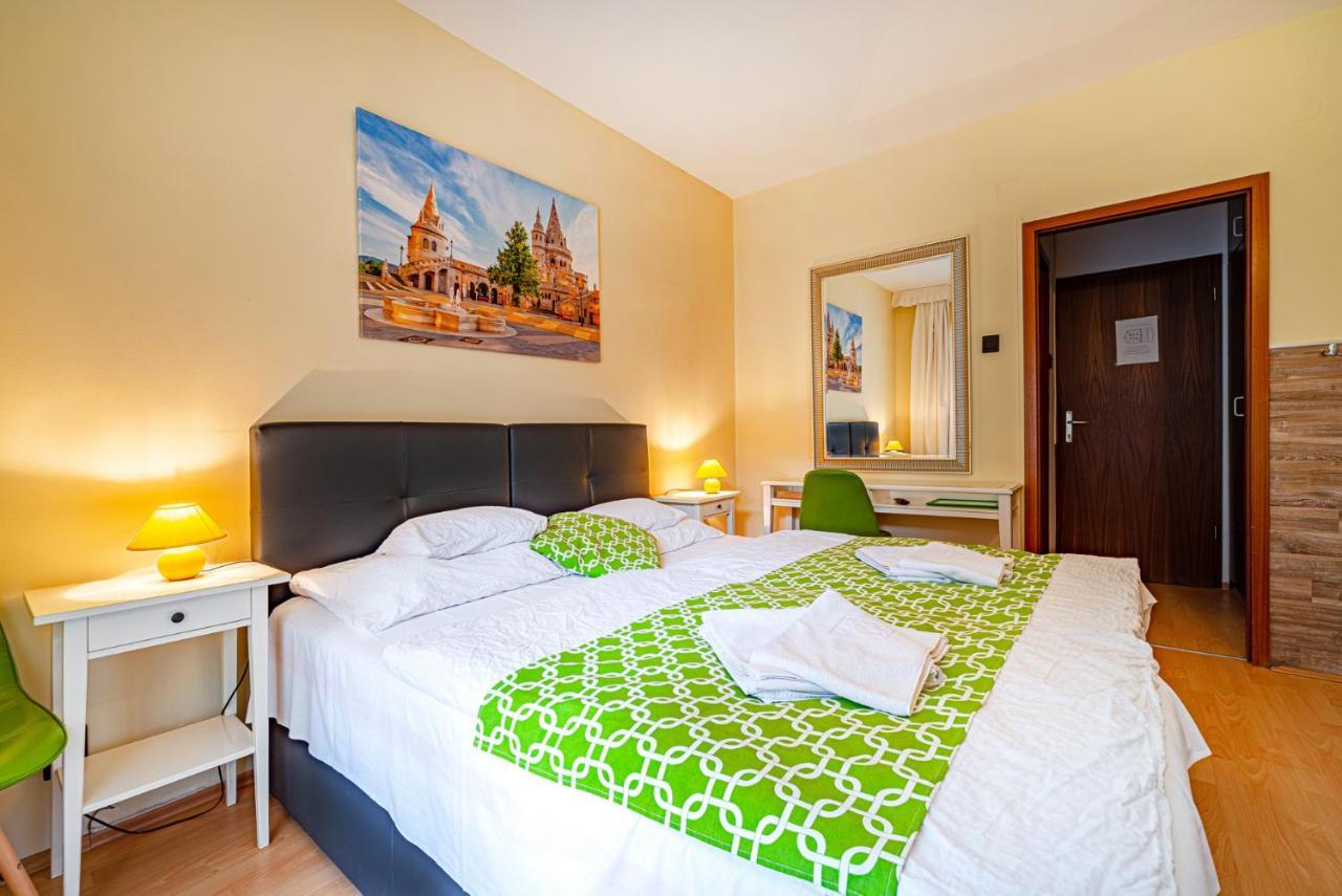 Hotel Bobbio Будапеща Екстериор снимка