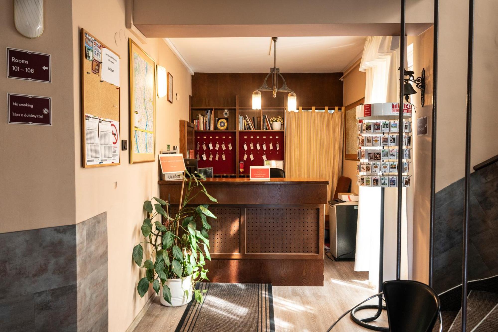 Hotel Bobbio Будапеща Екстериор снимка