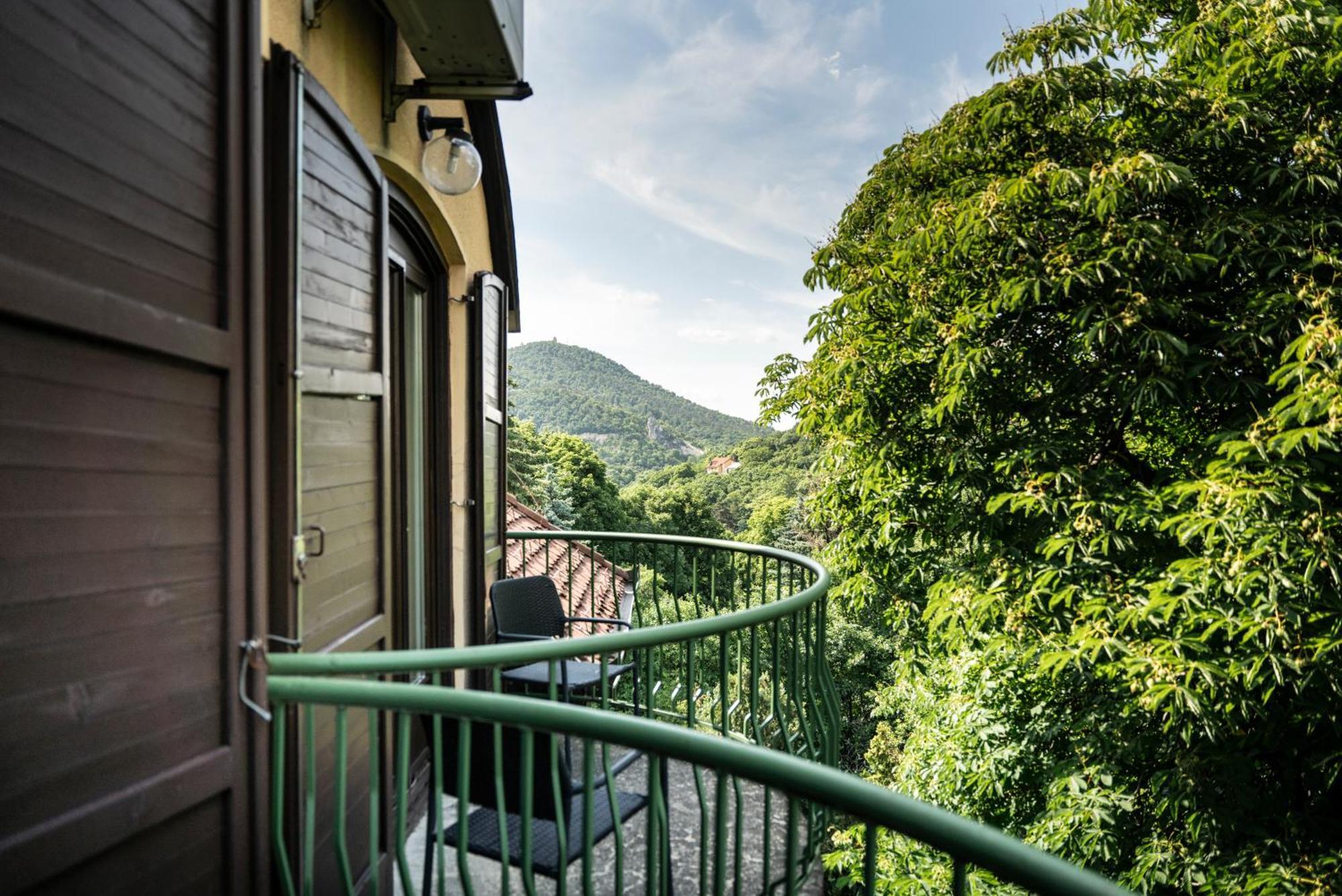 Hotel Bobbio Будапеща Екстериор снимка