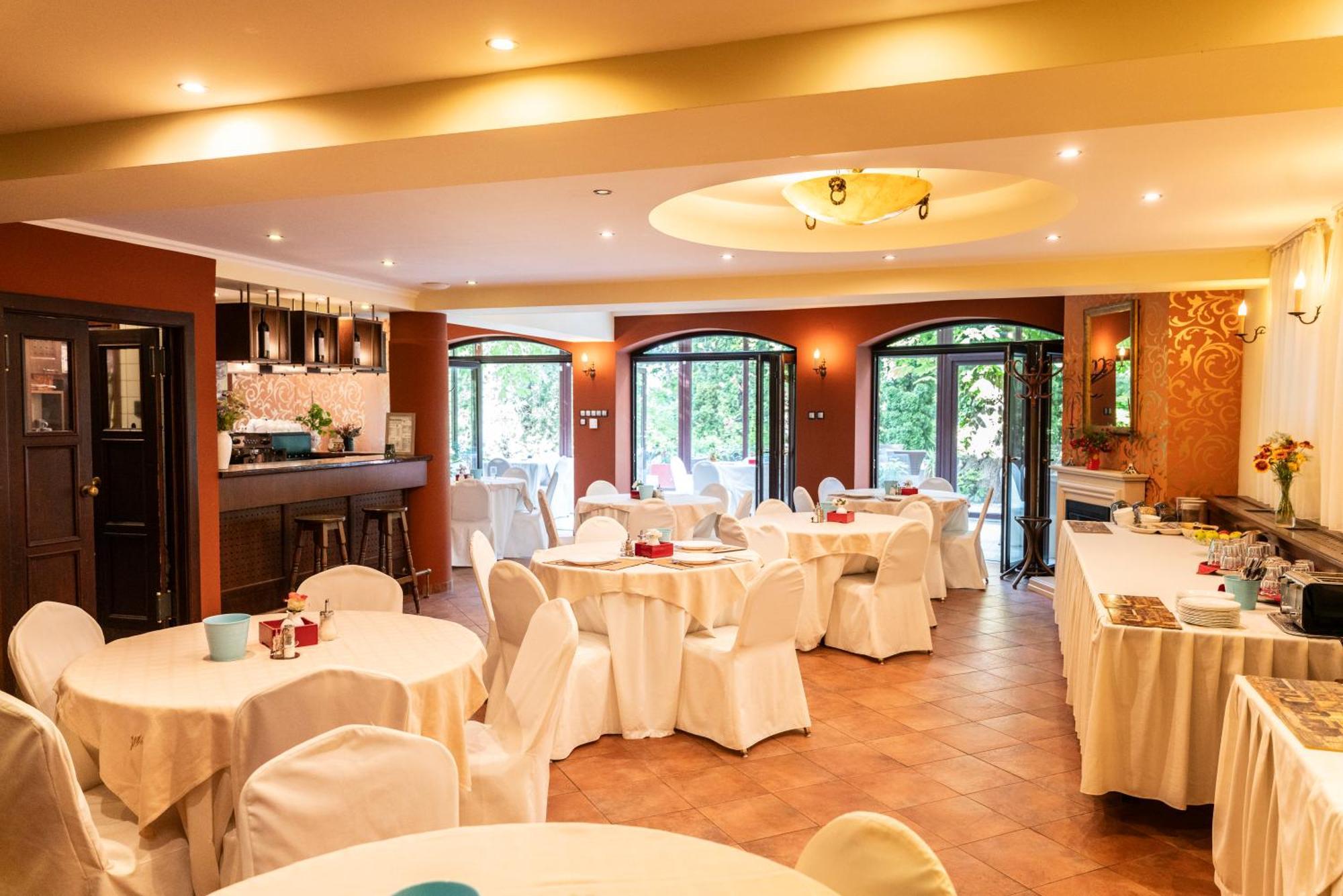 Hotel Bobbio Будапеща Екстериор снимка