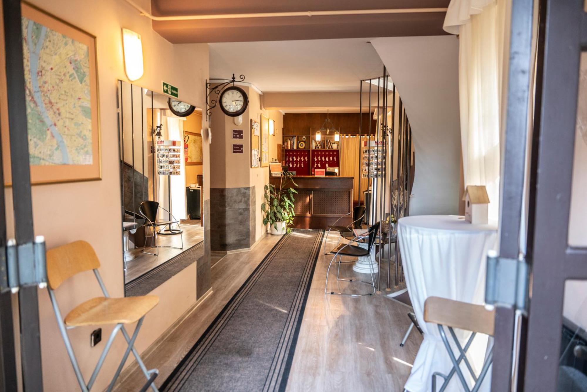 Hotel Bobbio Будапеща Екстериор снимка