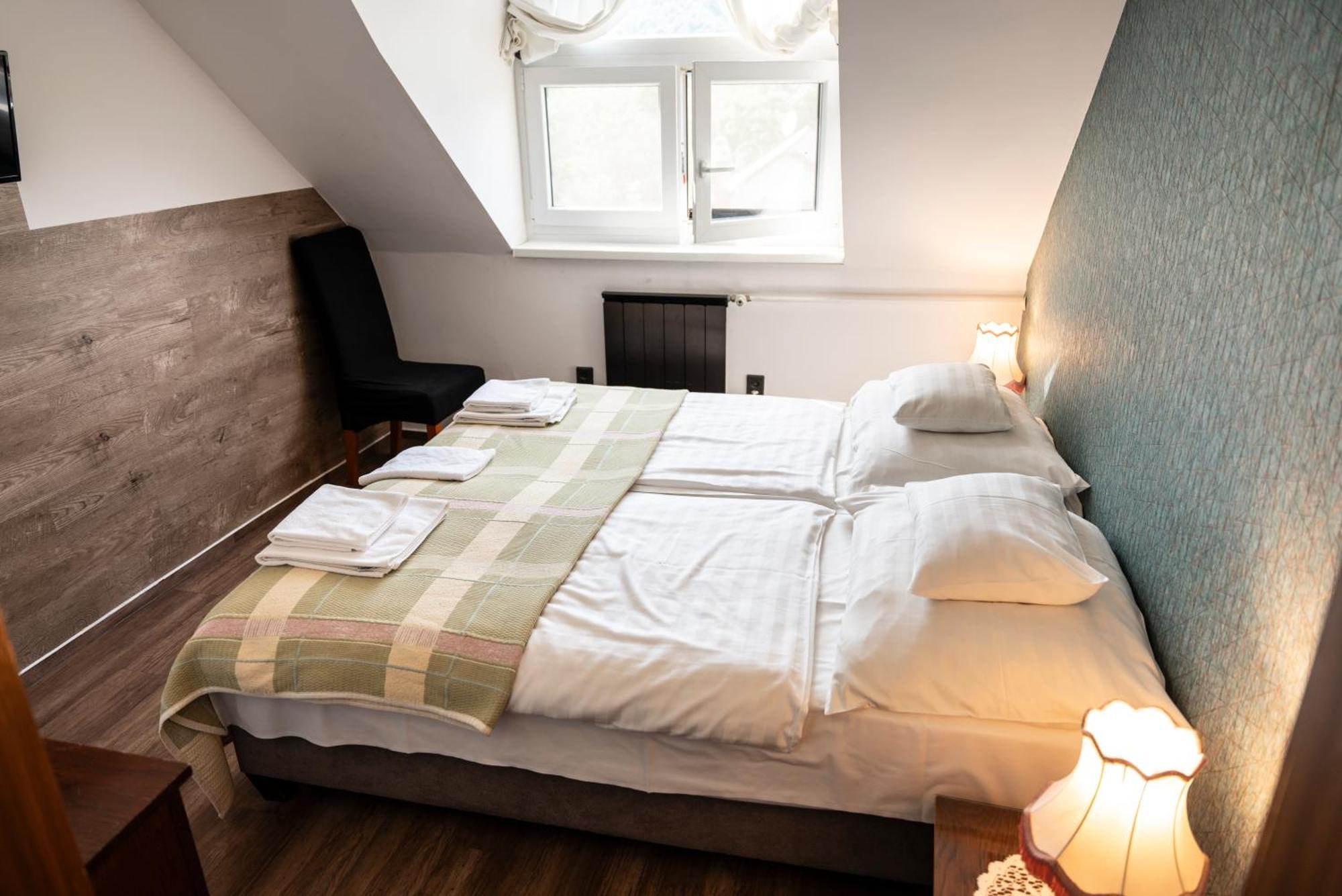 Hotel Bobbio Будапеща Екстериор снимка
