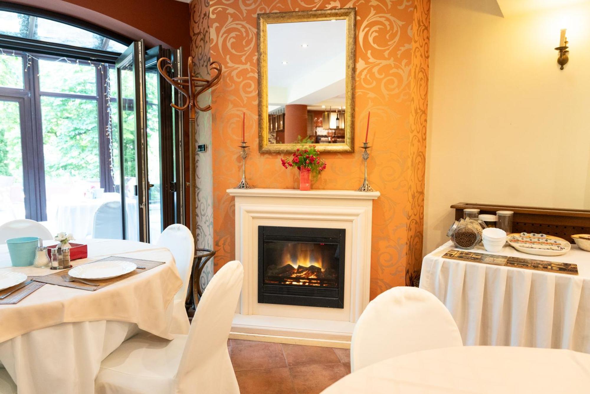 Hotel Bobbio Будапеща Екстериор снимка