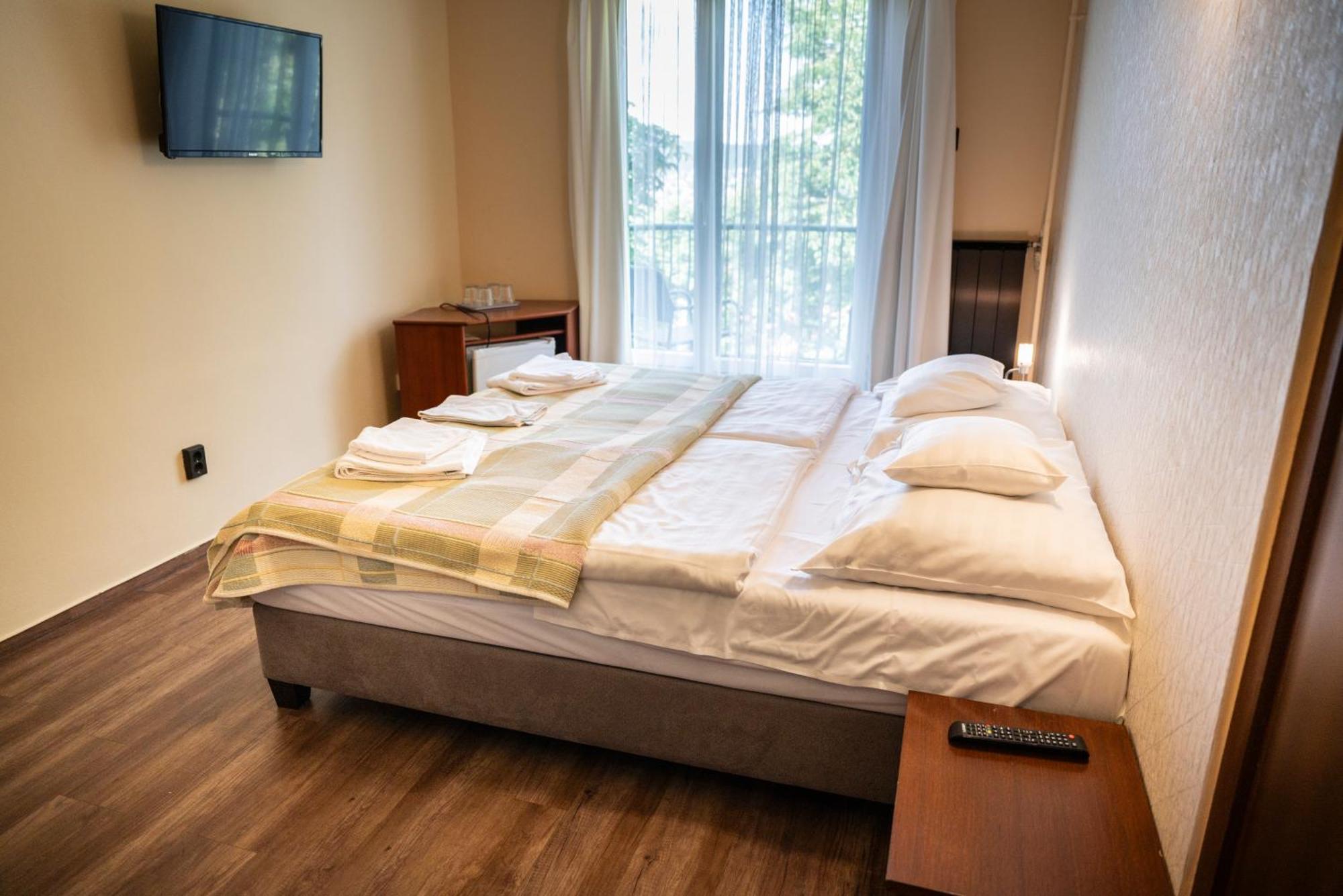 Hotel Bobbio Будапеща Екстериор снимка