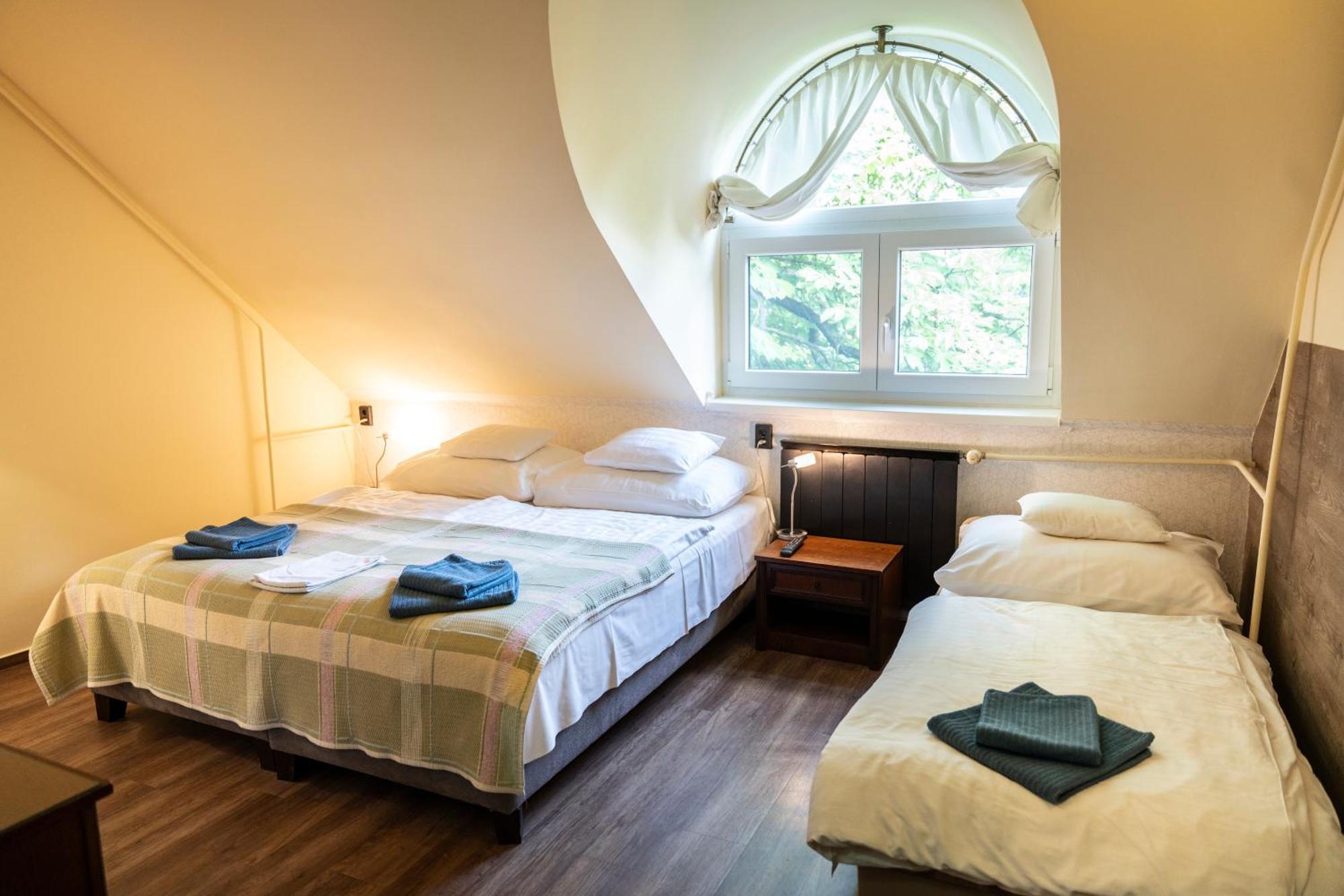 Hotel Bobbio Будапеща Екстериор снимка