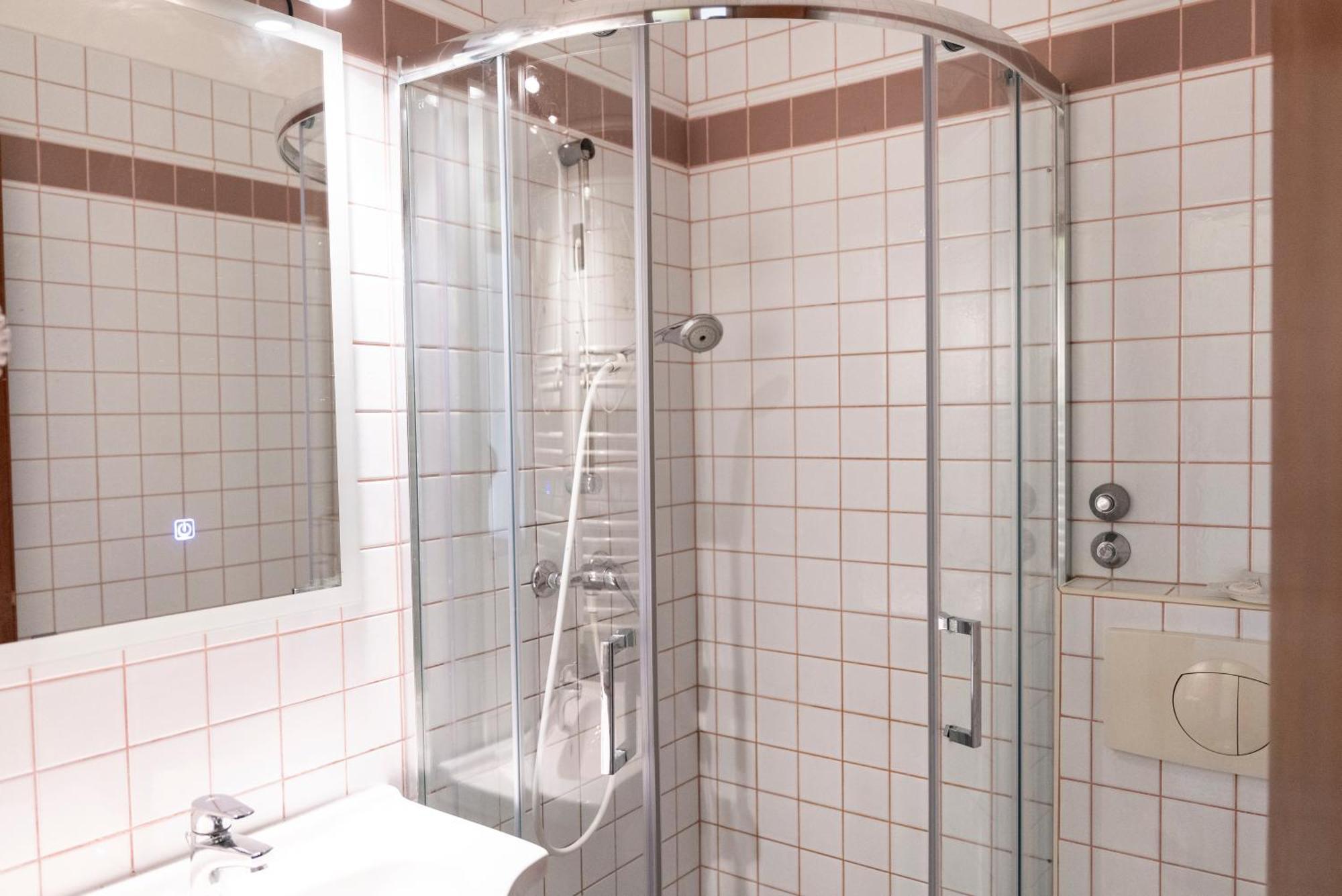 Hotel Bobbio Будапеща Екстериор снимка