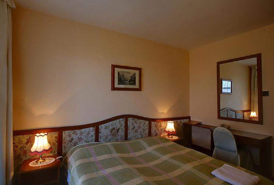 Hotel Bobbio Будапеща Екстериор снимка