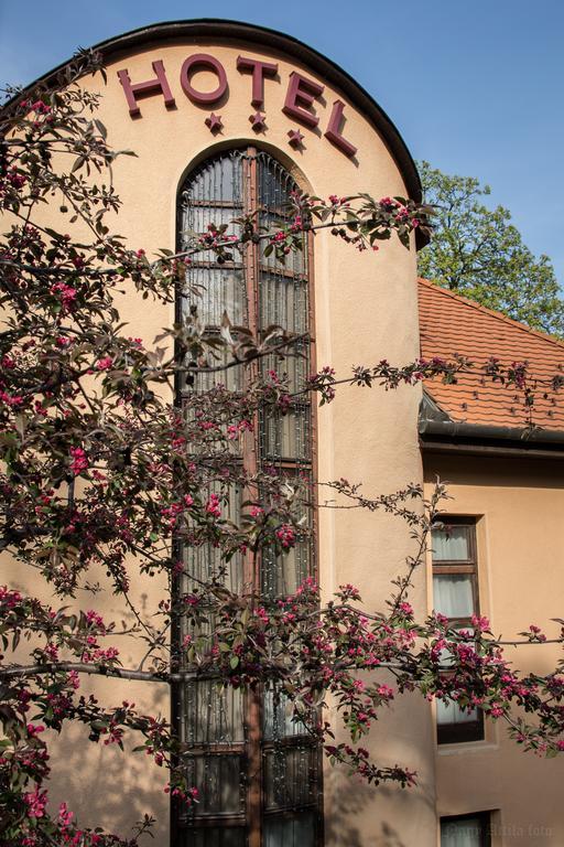 Hotel Bobbio Будапеща Екстериор снимка