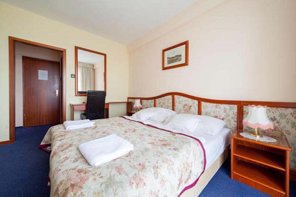 Hotel Bobbio Будапеща Екстериор снимка