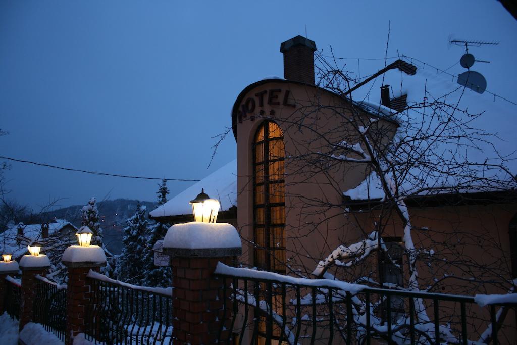 Hotel Bobbio Будапеща Екстериор снимка