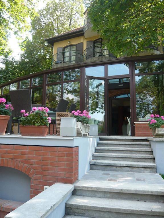 Hotel Bobbio Будапеща Екстериор снимка