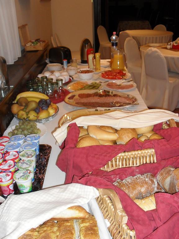 Hotel Bobbio Будапеща Екстериор снимка