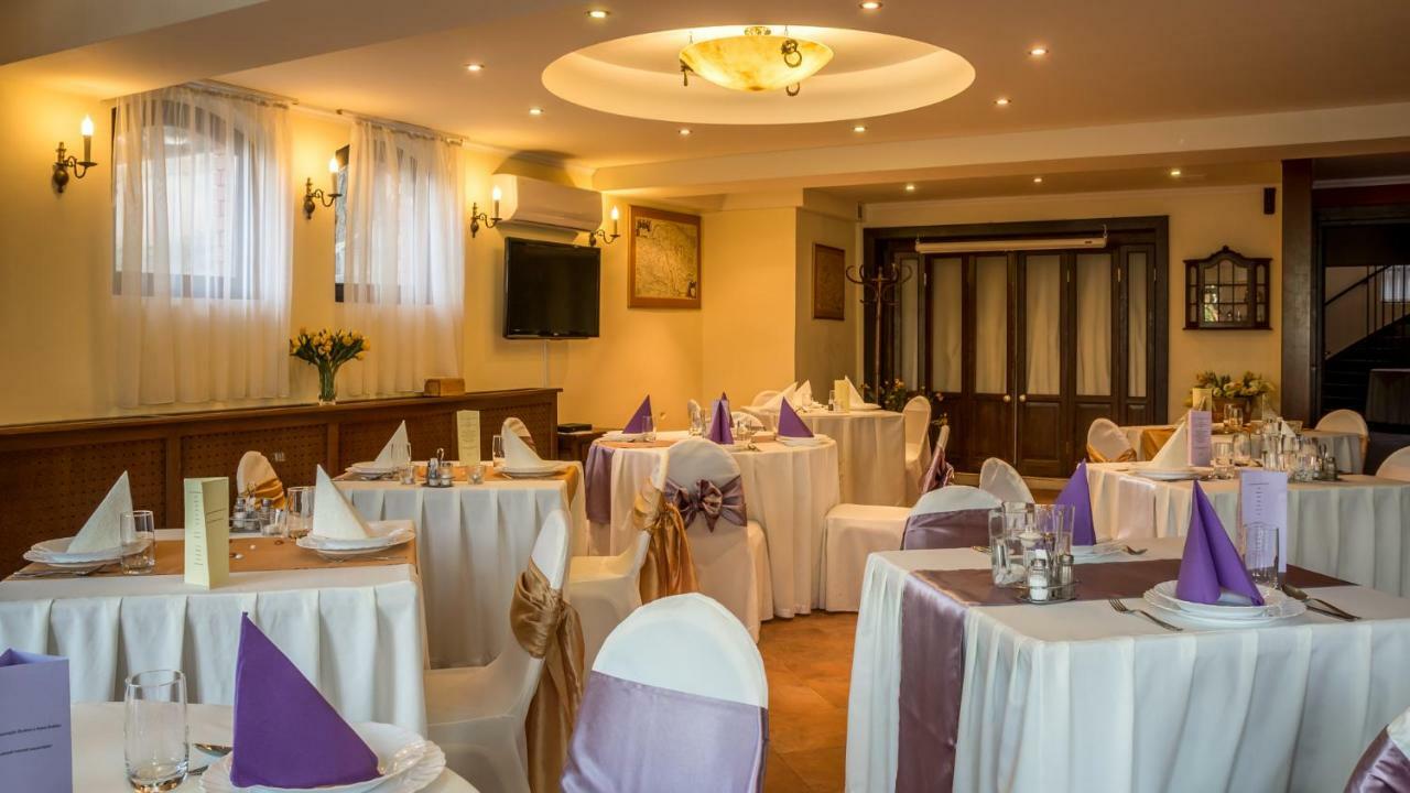 Hotel Bobbio Будапеща Екстериор снимка