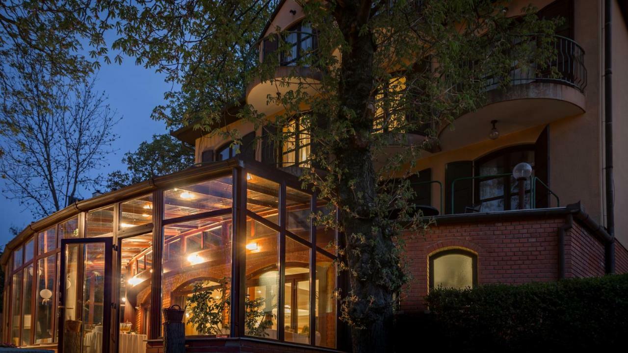 Hotel Bobbio Будапеща Екстериор снимка